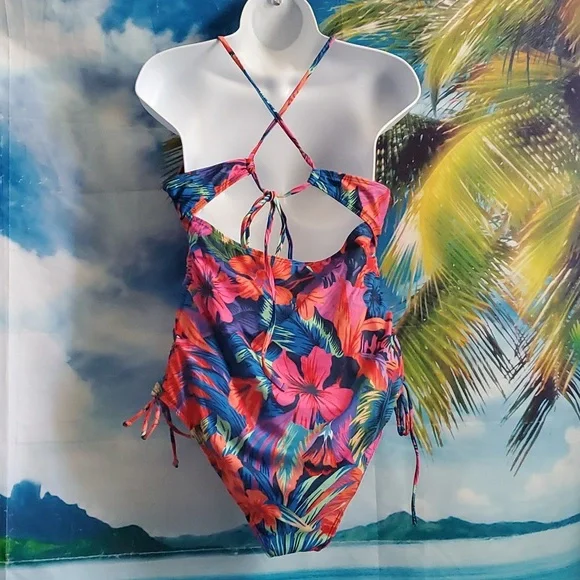 Ladies one pc. Swimsuit size 0XL - Picture 4 of 7
